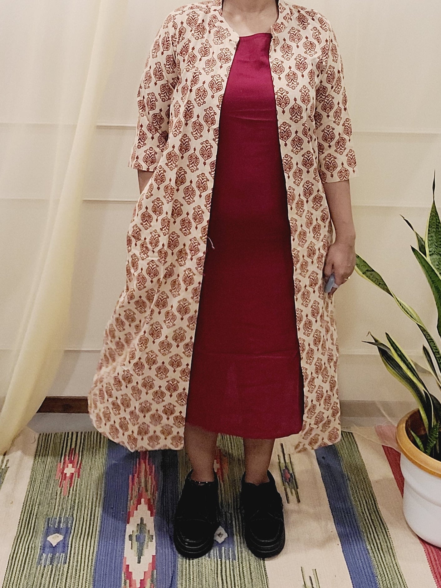 Sleevless solid Dress with Shrug