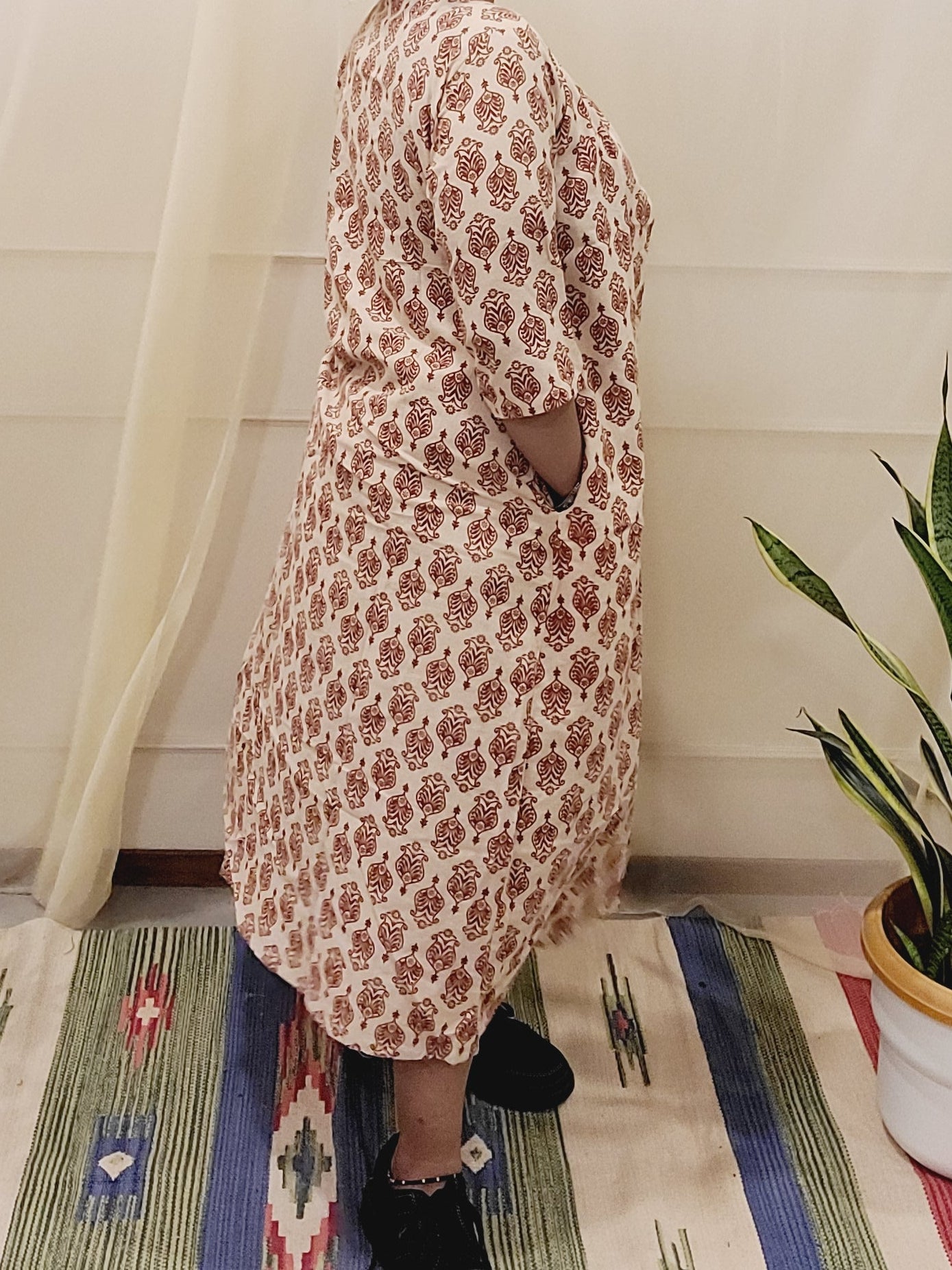 Sleevless solid Dress with Shrug