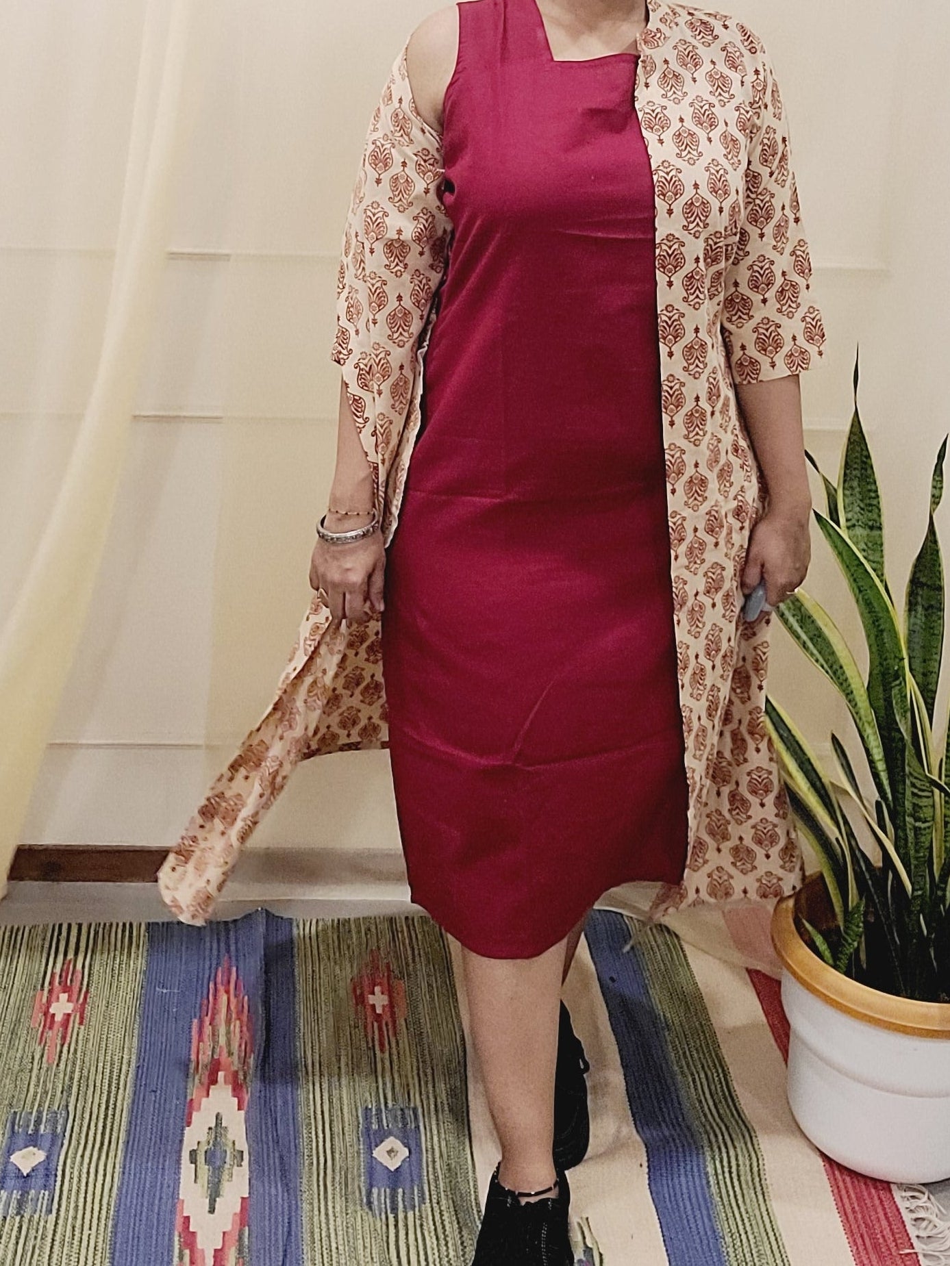 Sleevless solid Dress with Shrug
