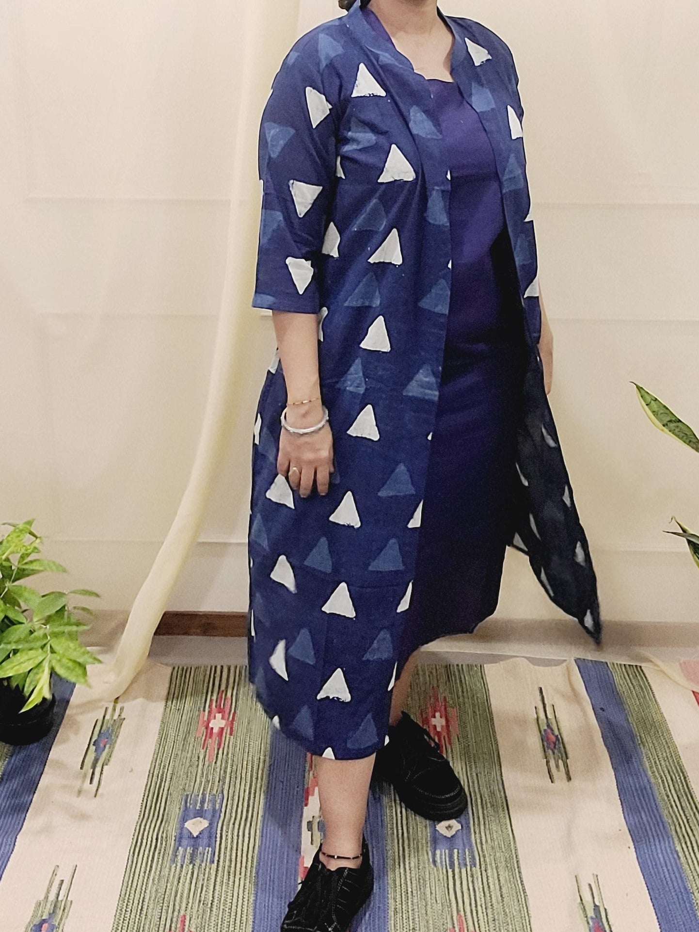 Sleevless solid Dress with Shrug