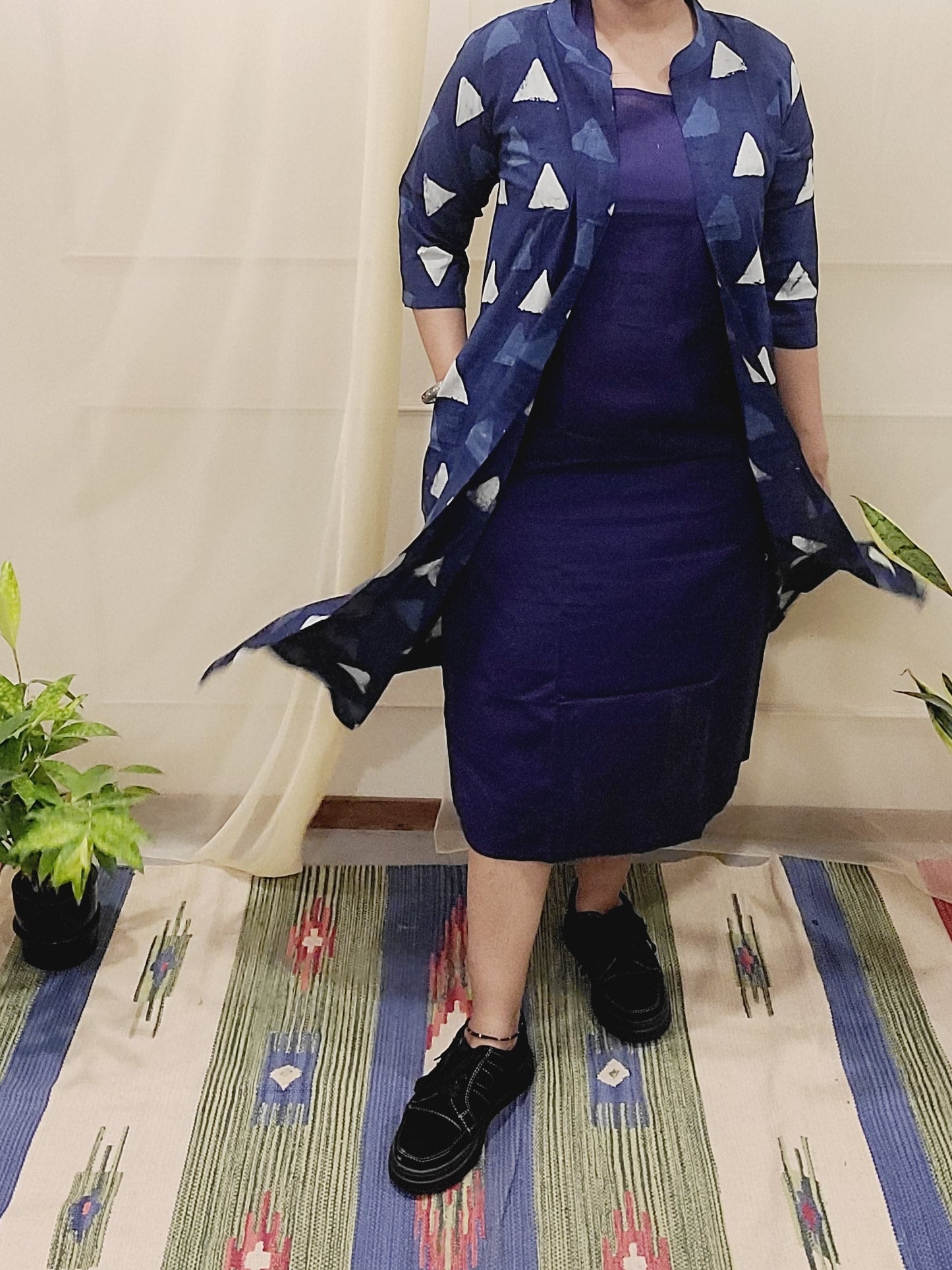 Sleevless solid Dress with Shrug