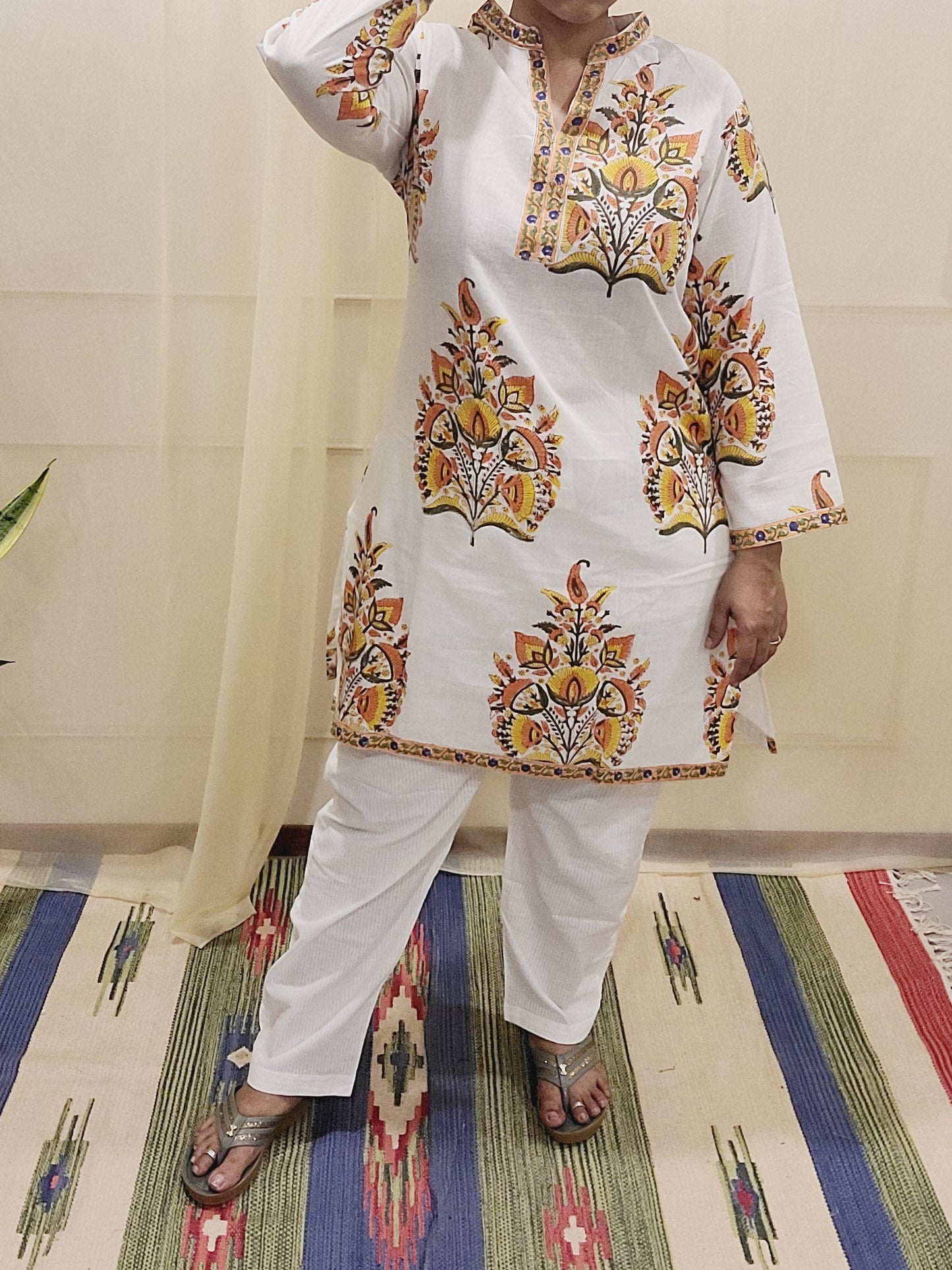  A girl wearing Yellow large flower on white block kurti 