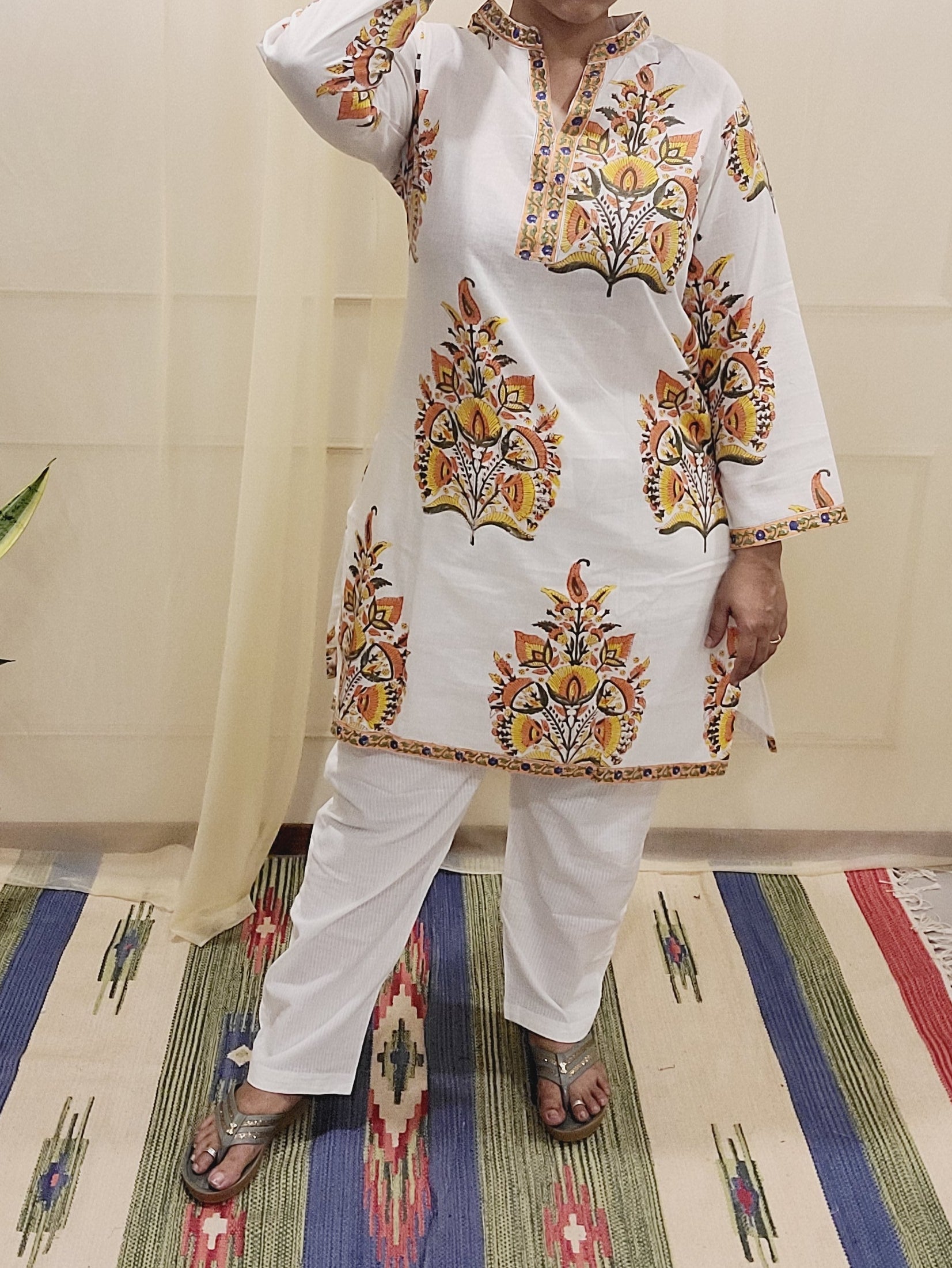  A girl wearing Yellow large flower on white block kurti 
