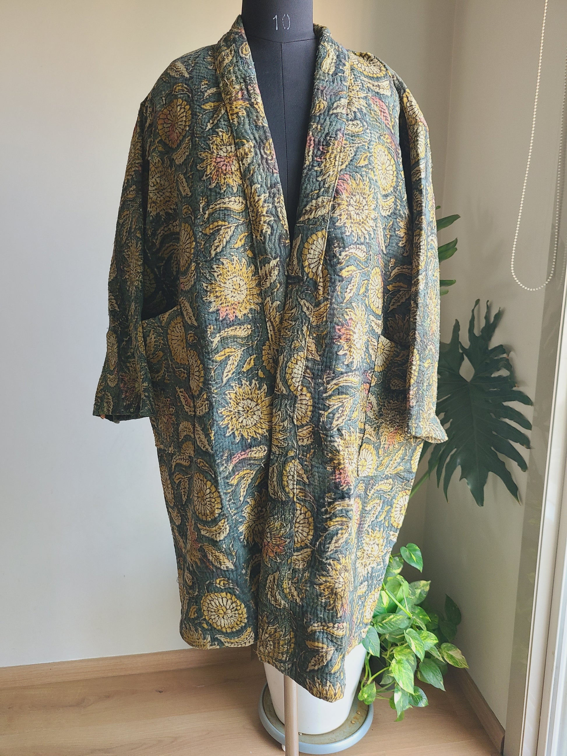 Vintage Reversible Thrift Kantha Jacket: Sustainable Outerwear from Upcycled Recycled Sarees - My Store