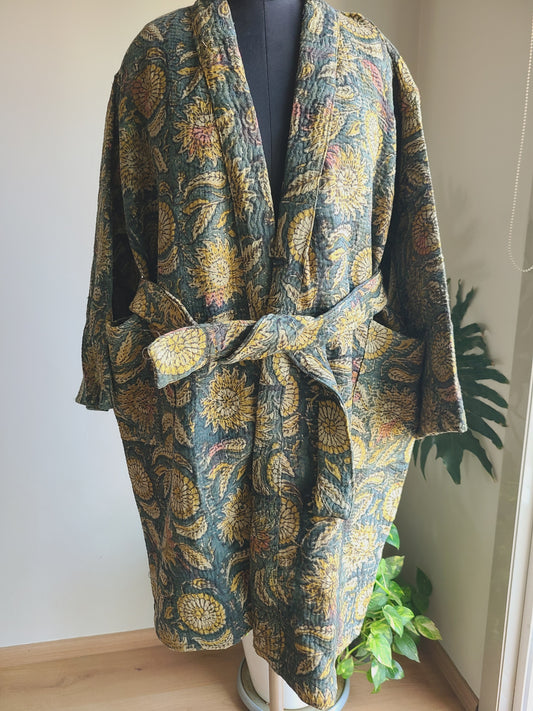 Vintage Reversible Thrift Kantha Jacket: Sustainable Outerwear from Upcycled Recycled Sarees - My Store