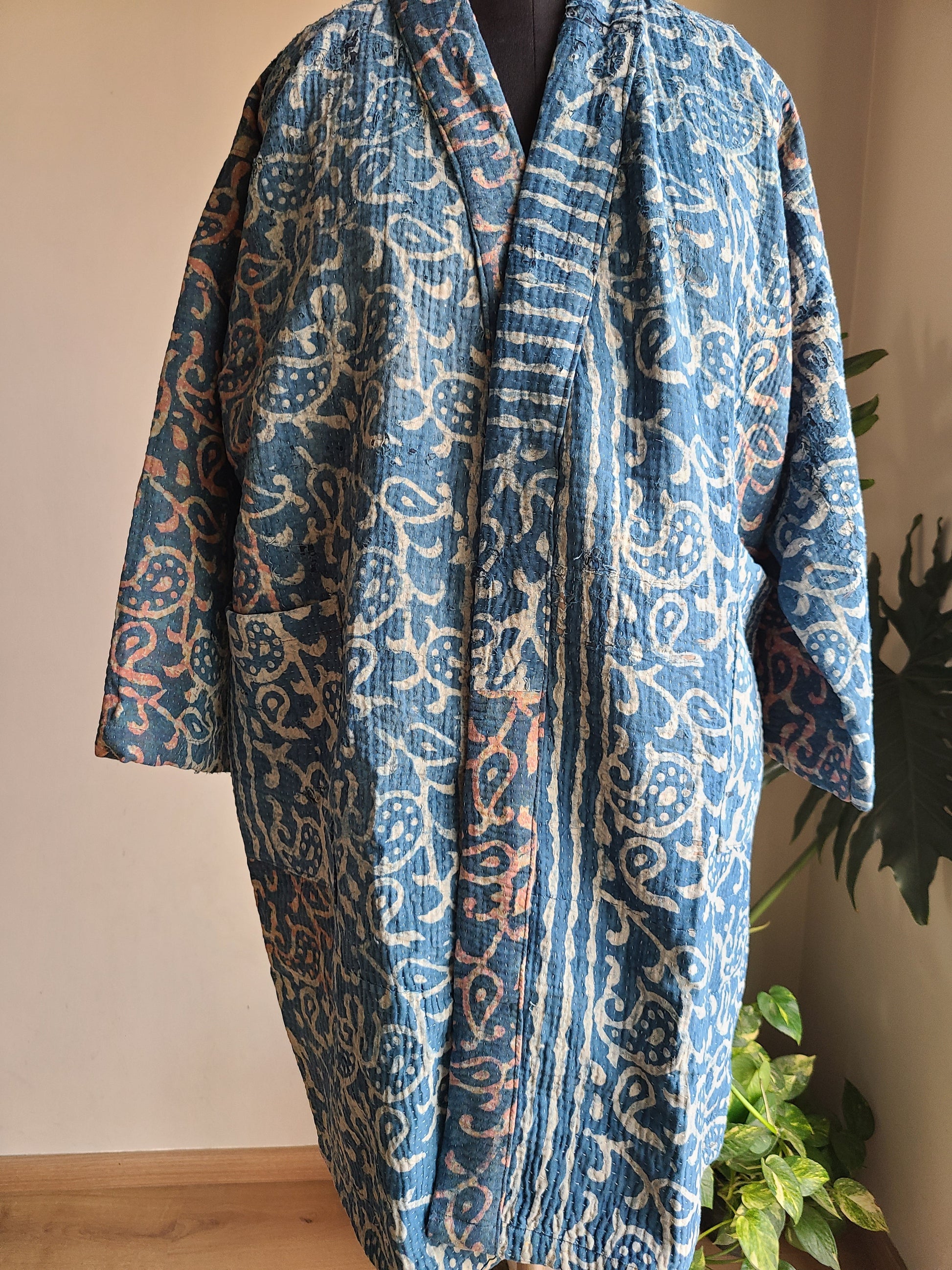 Vintage Reversible Thrift Kantha Jacket: Sustainable Outerwear from Upcycled Recycled Sarees - My Store