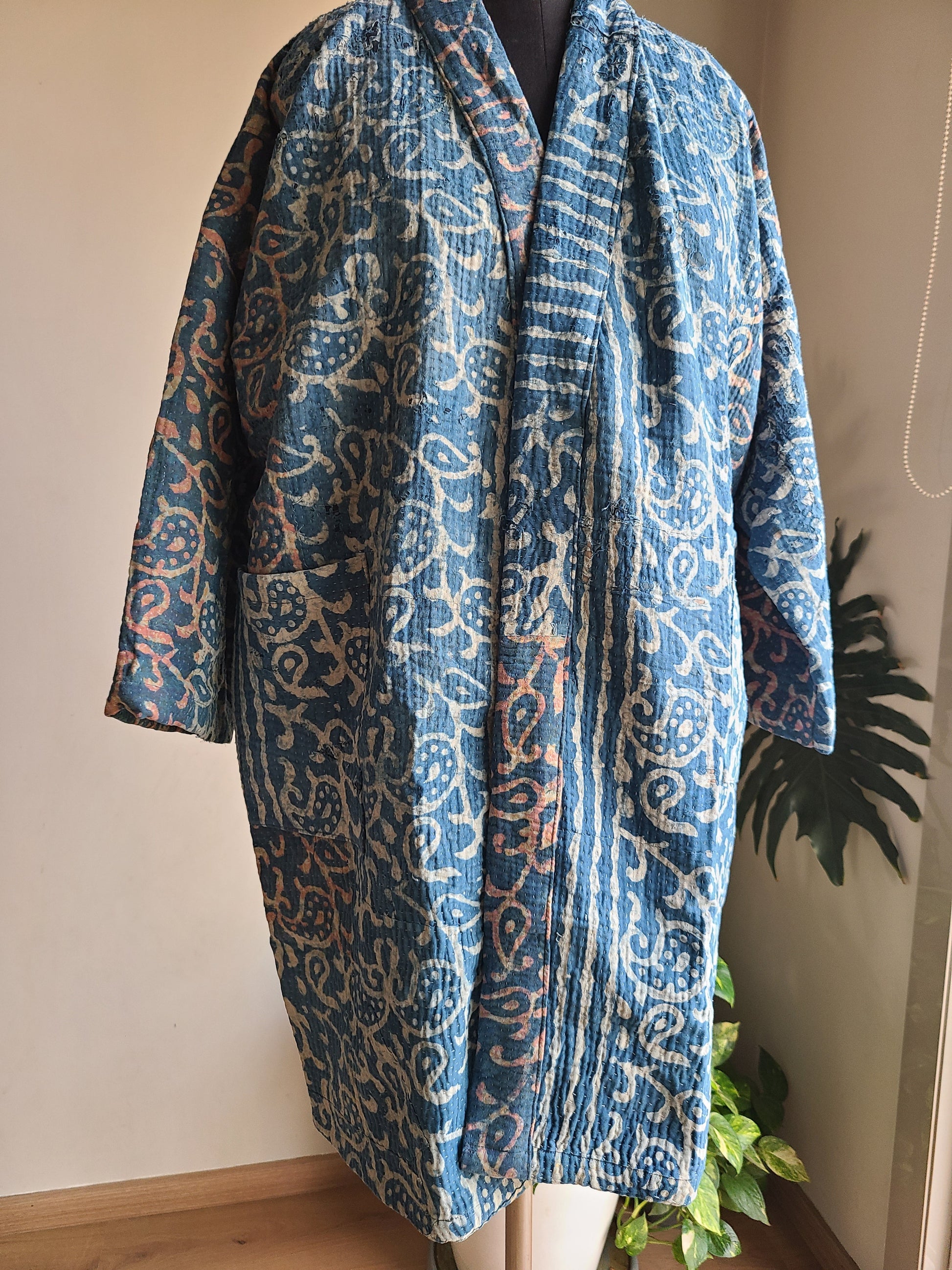 Vintage Reversible Thrift Kantha Jacket: Sustainable Outerwear from Upcycled Recycled Sarees - My Store