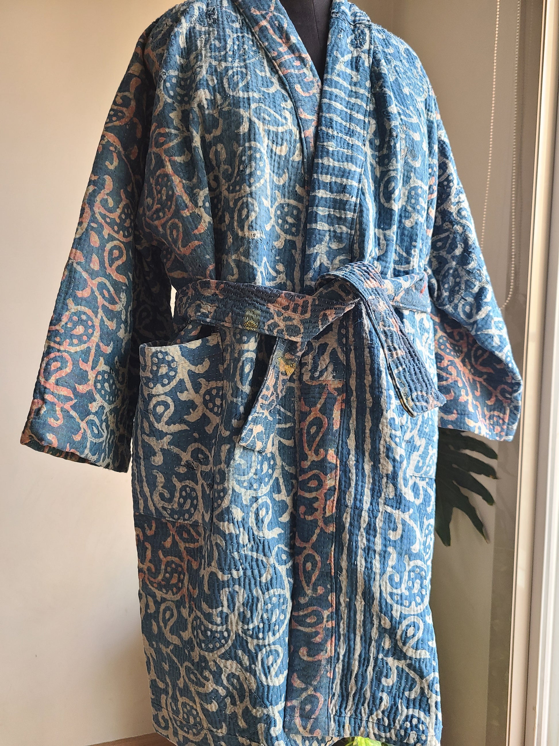 Vintage Reversible Thrift Kantha Jacket: Sustainable Outerwear from Upcycled Recycled Sarees - My Store