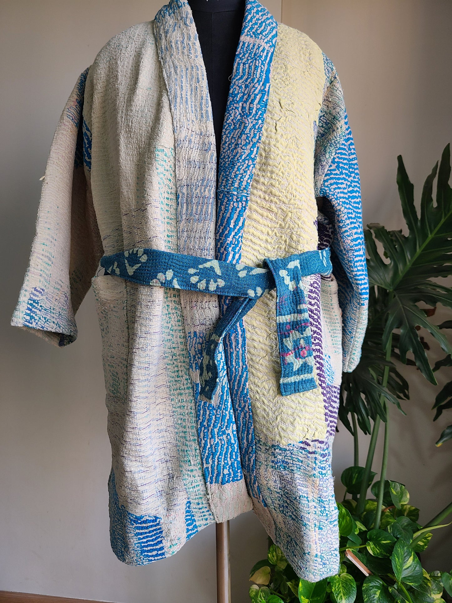 Vintage Reversible Thrift Kantha Jacket: Sustainable Outerwear from Upcycled Recycled Sarees - My Store