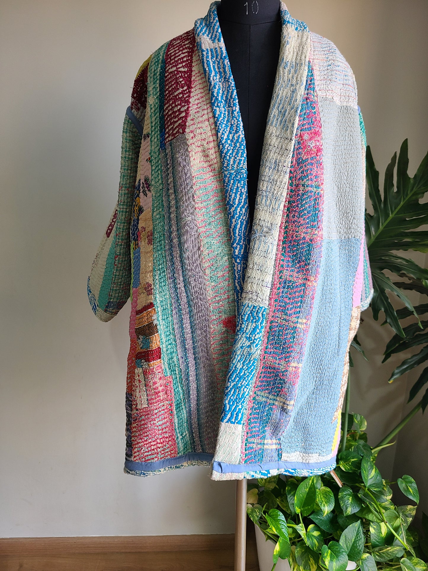 Vintage Reversible Thrift Kantha Jacket: Sustainable Outerwear from Upcycled Recycled Sarees - My Store