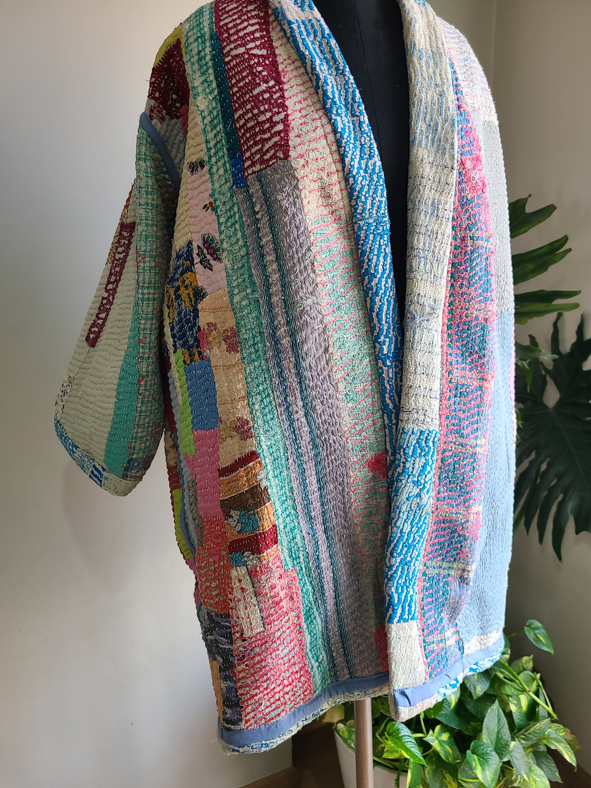 Vintage Reversible Thrift Kantha Jacket: Sustainable Outerwear from Upcycled Recycled Sarees - My Store