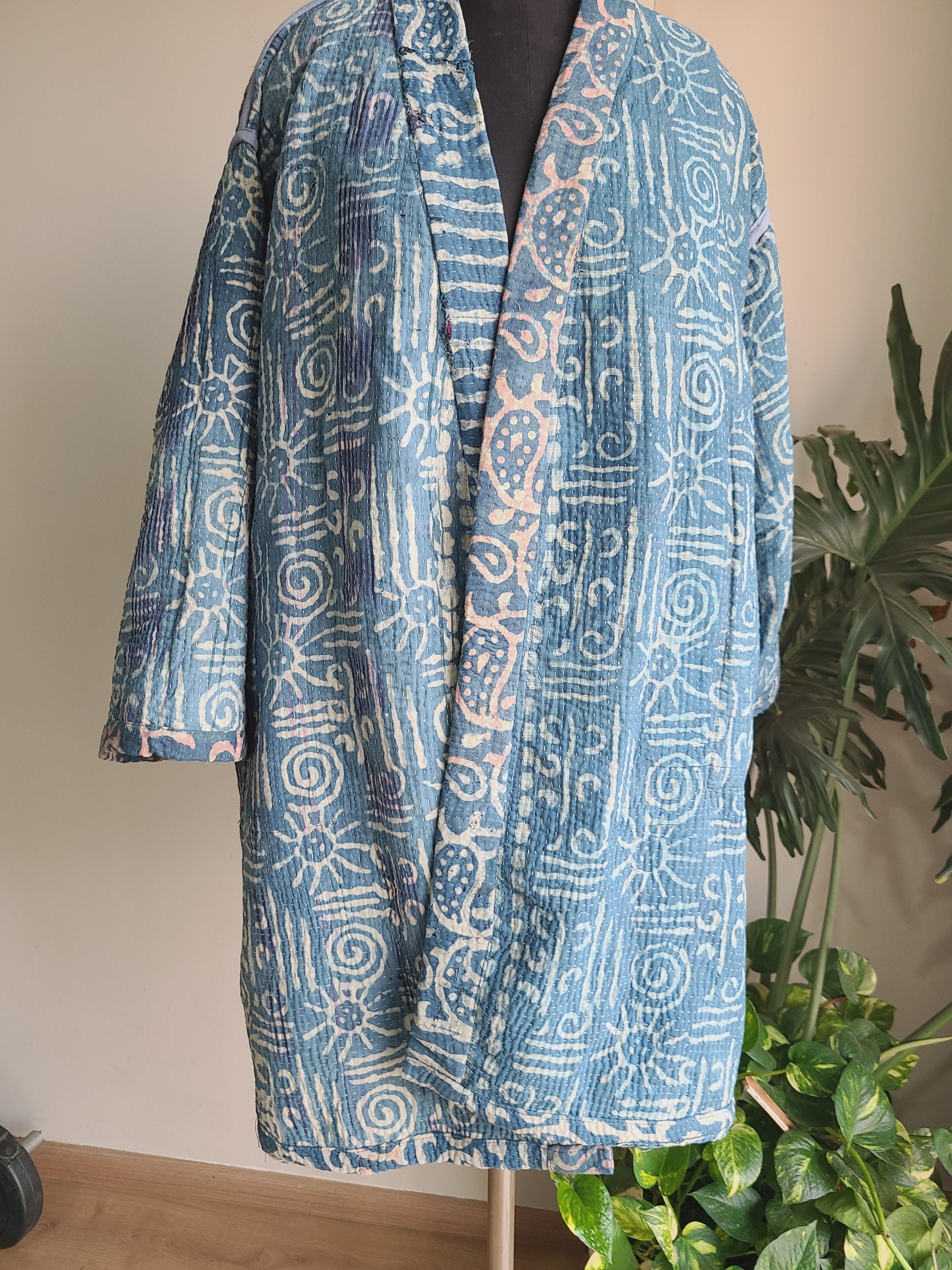 Vintage Reversible Thrift Kantha Jacket: Sustainable Outerwear from Upcycled Recycled Sarees - My Store