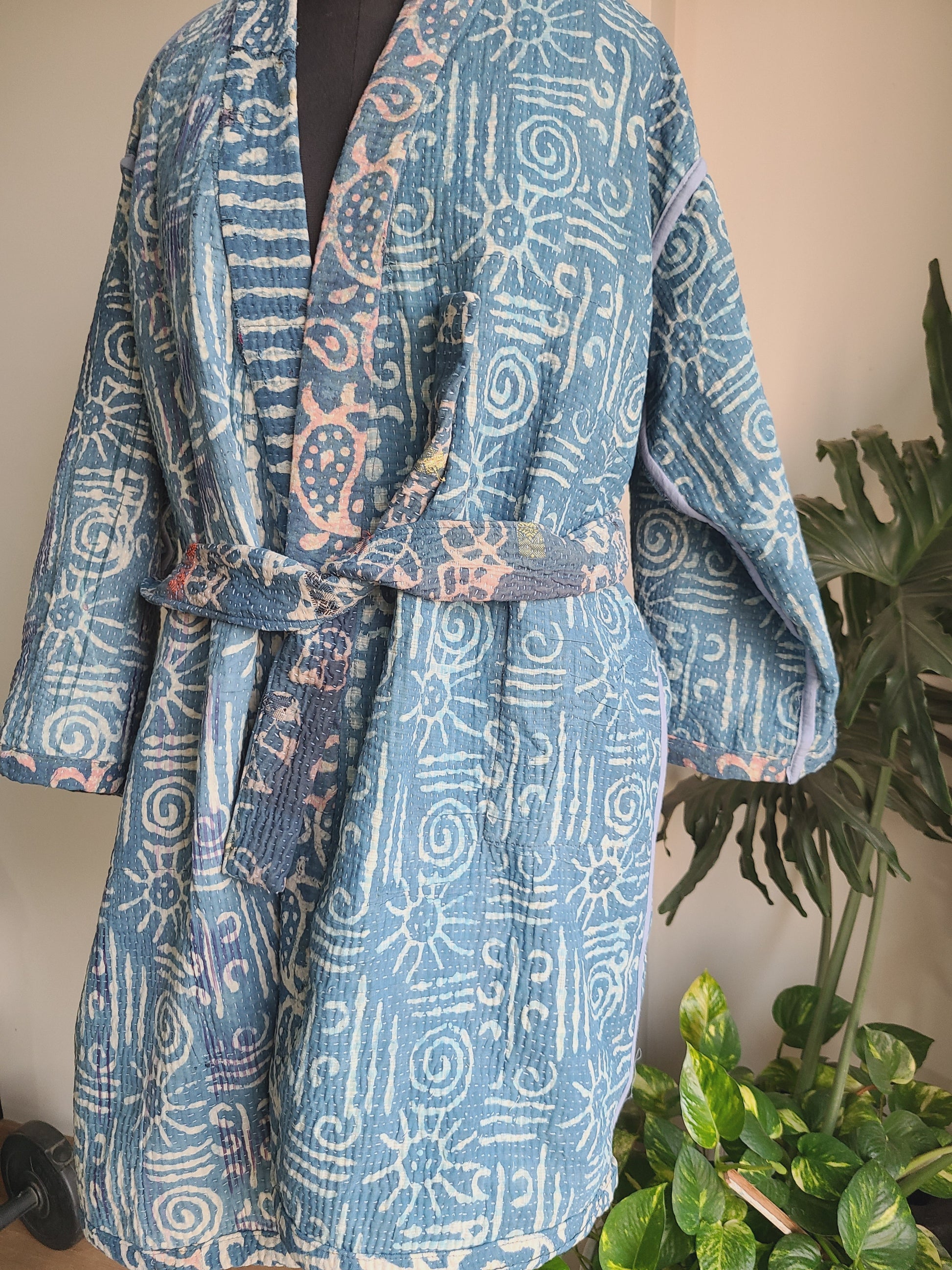 Vintage Reversible Thrift Kantha Jacket: Sustainable Outerwear from Upcycled Recycled Sarees - My Store