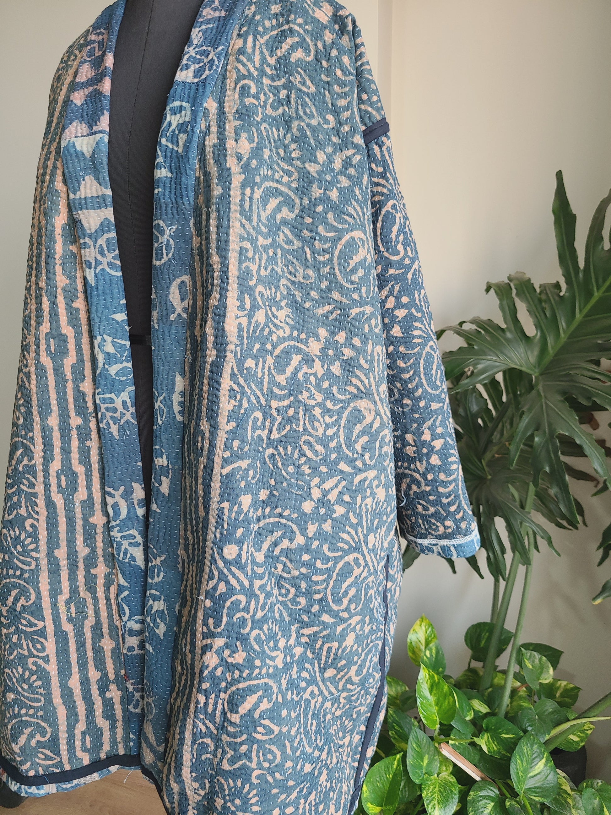 Vintage Reversible Thrift Kantha Jacket: Sustainable Outerwear from Upcycled Recycled Sarees - My Store