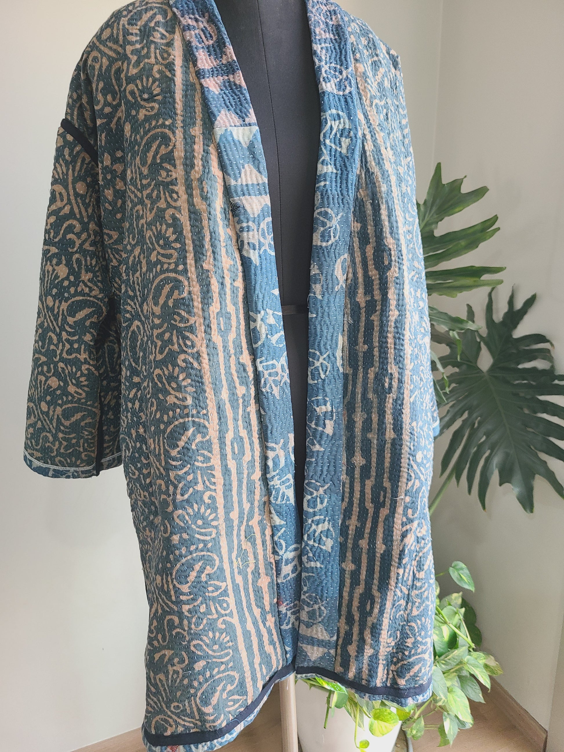 Vintage Reversible Thrift Kantha Jacket: Sustainable Outerwear from Upcycled Recycled Sarees - My Store