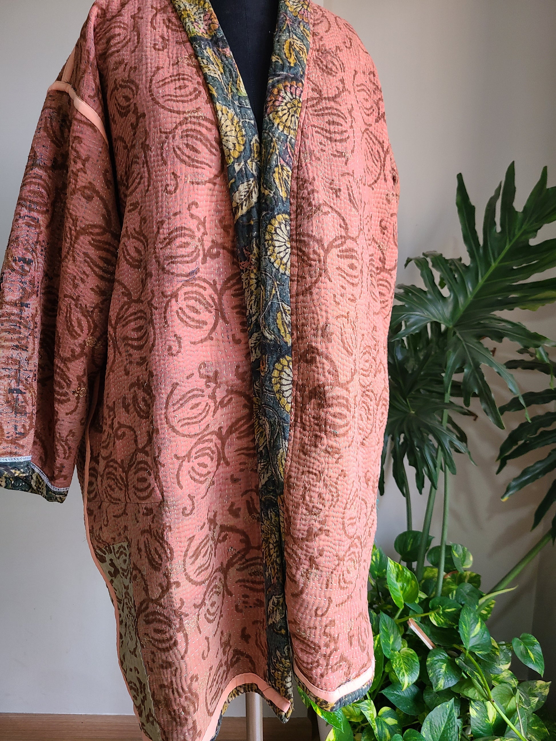 Vintage Reversible Thrift Kantha Jacket: Sustainable Outerwear from Upcycled Recycled Sarees - My Store