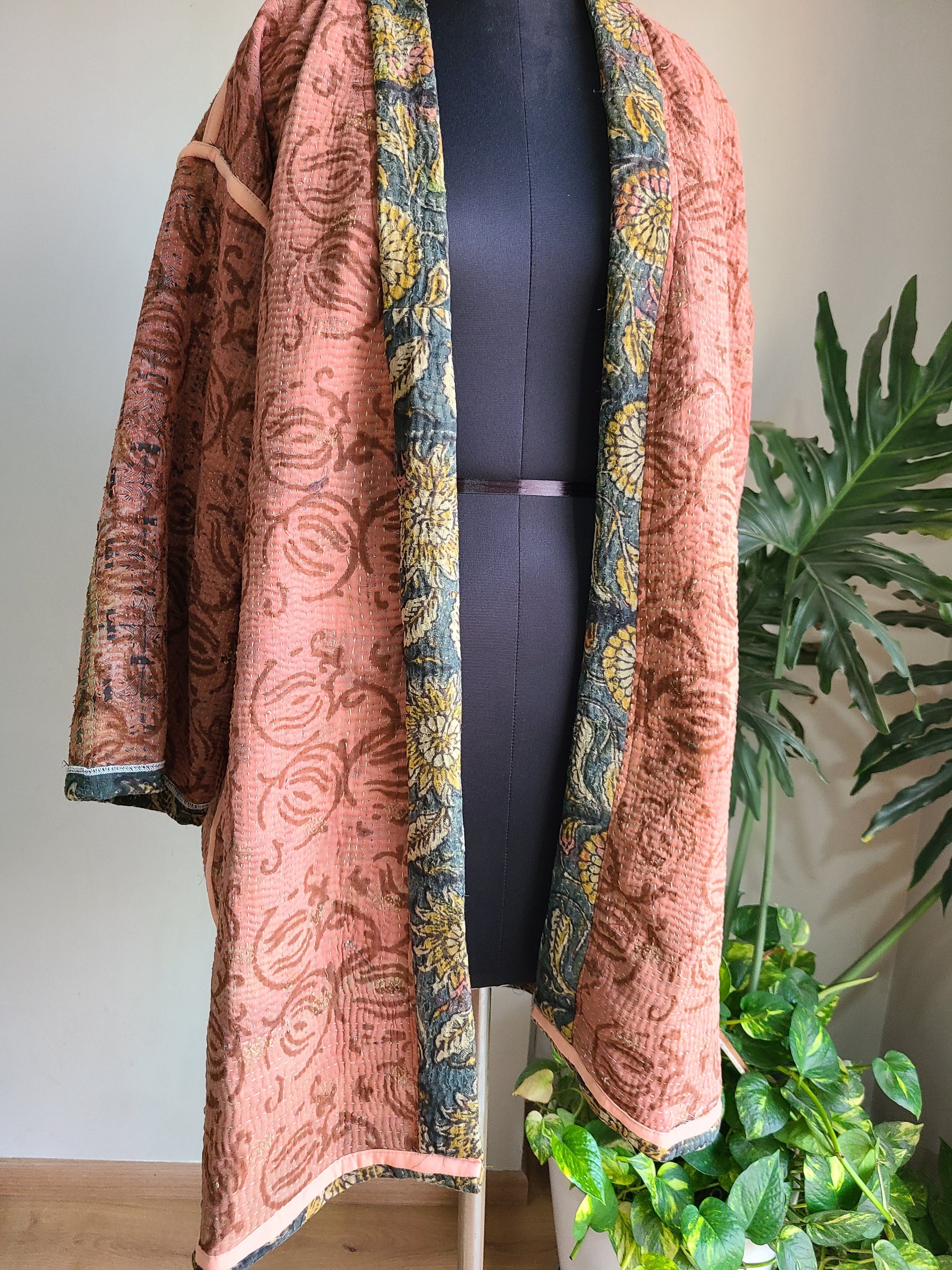 Vintage Reversible Thrift Kantha Jacket: Sustainable Outerwear from Upcycled Recycled Sarees - My Store