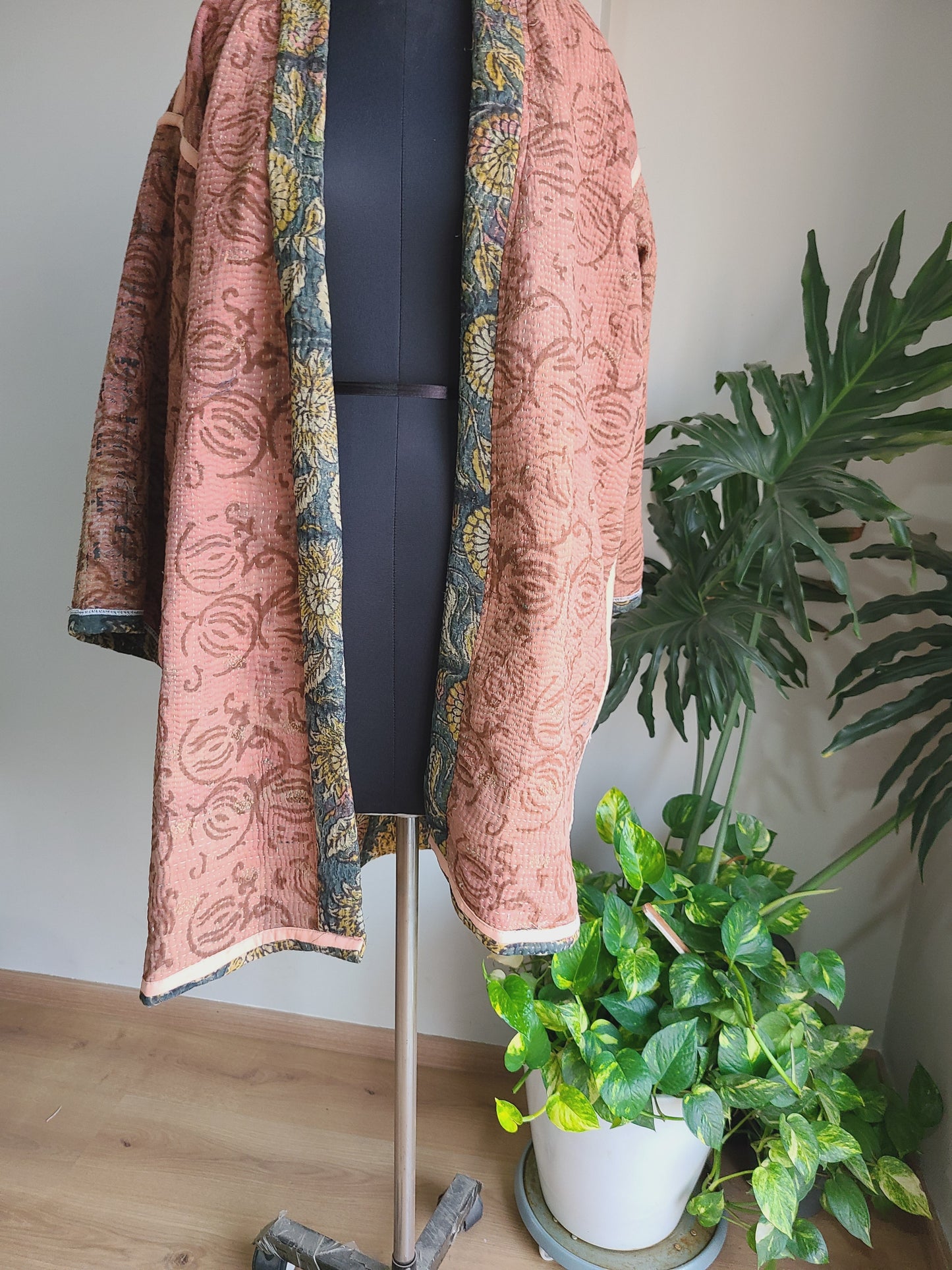 Vintage Reversible Thrift Kantha Jacket: Sustainable Outerwear from Upcycled Recycled Sarees - My Store