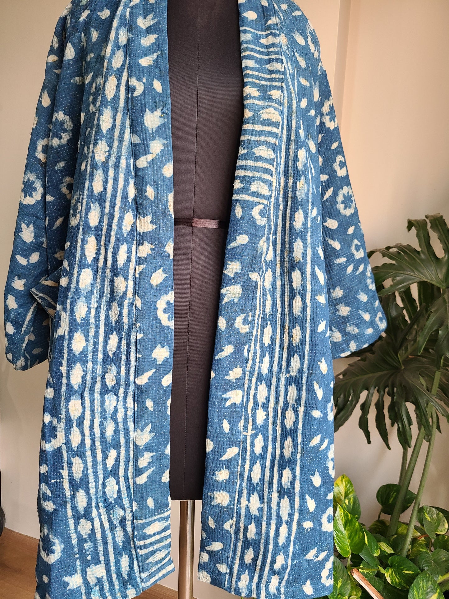 Vintage Reversible Thrift Kantha Jacket: Sustainable Outerwear from Upcycled Recycled Sarees - My Store