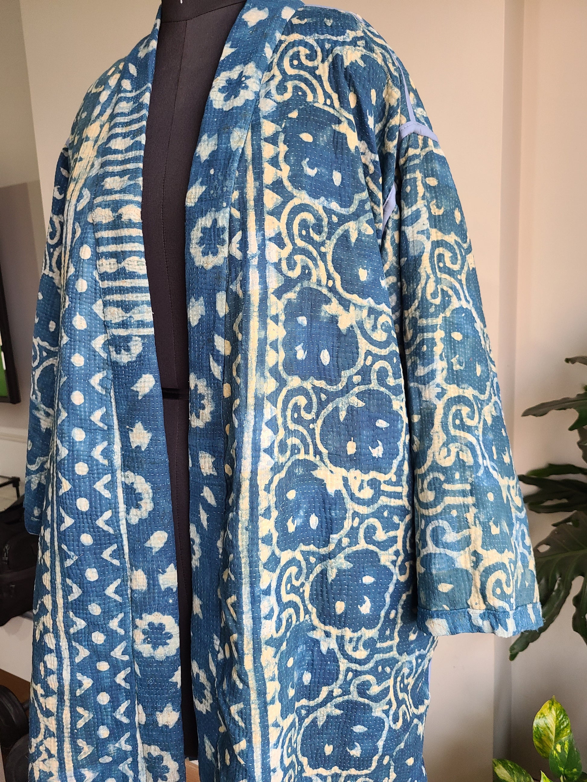 Vintage Reversible Thrift Kantha Jacket: Sustainable Outerwear from Upcycled Recycled Sarees - My Store