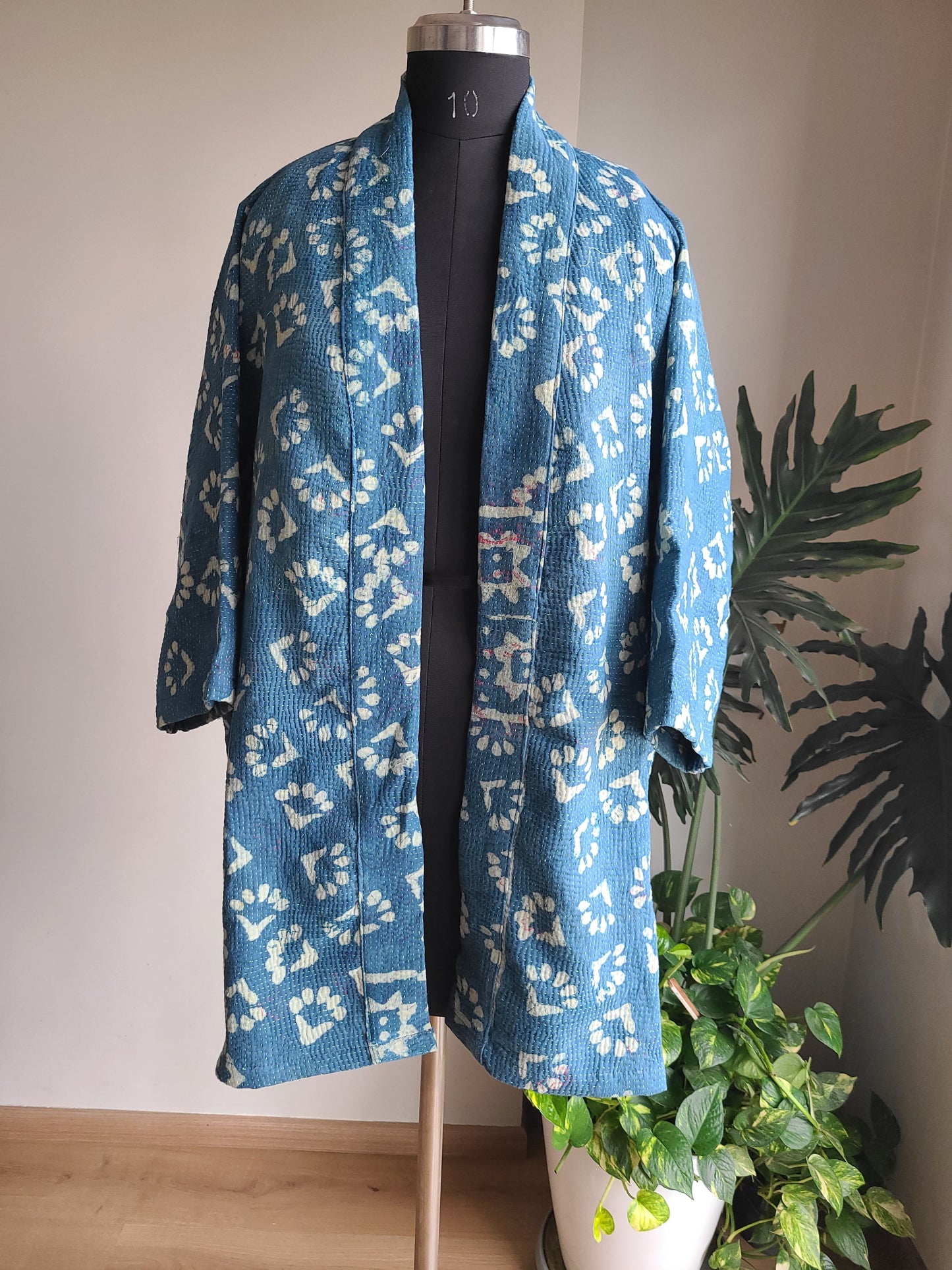 Vintage Reversible Thrift Kantha Jacket: Sustainable Outerwear from Upcycled Recycled Sarees - My Store