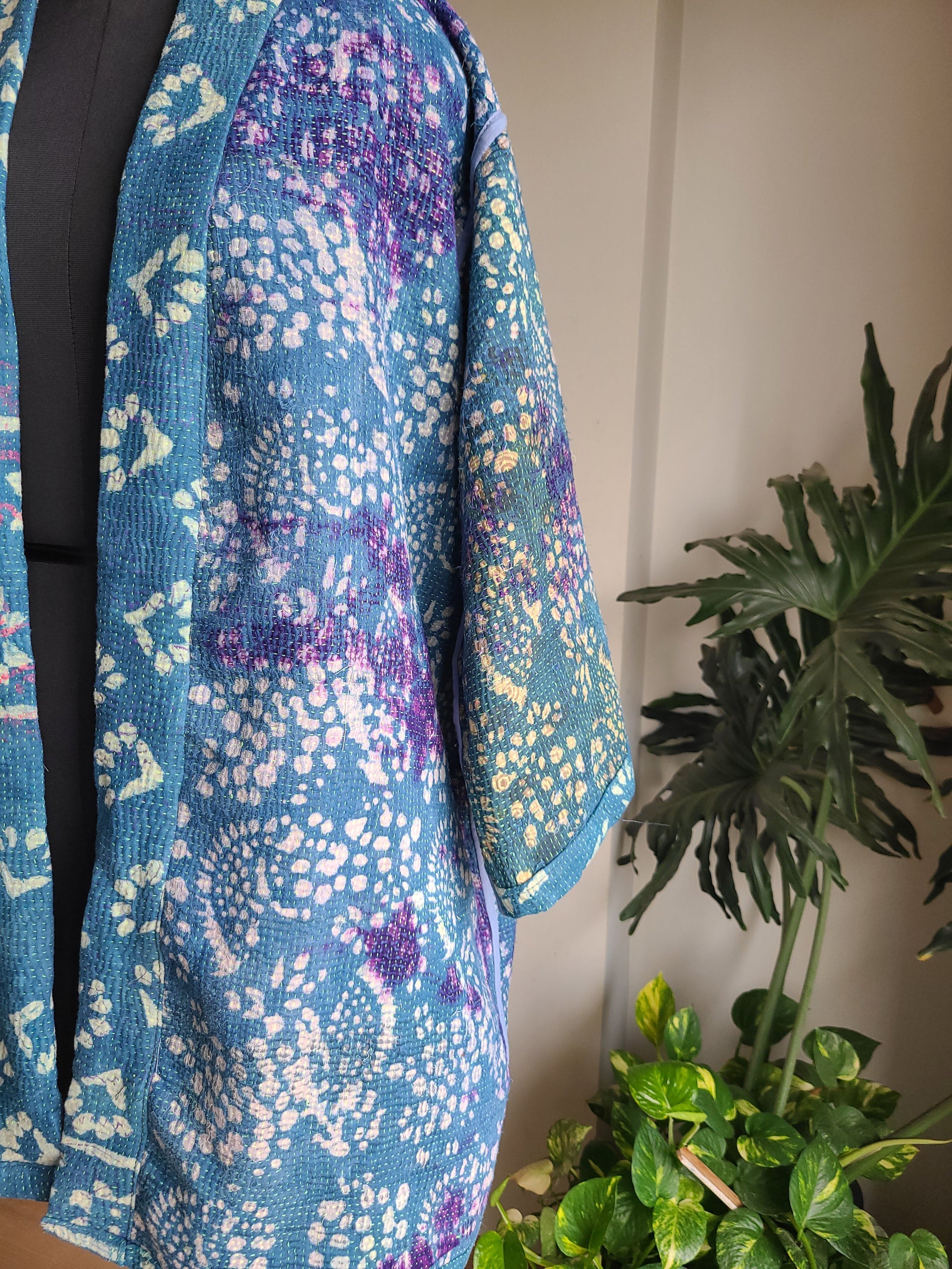 Vintage Reversible Thrift Kantha Jacket: Sustainable Outerwear from Upcycled Recycled Sarees - My Store