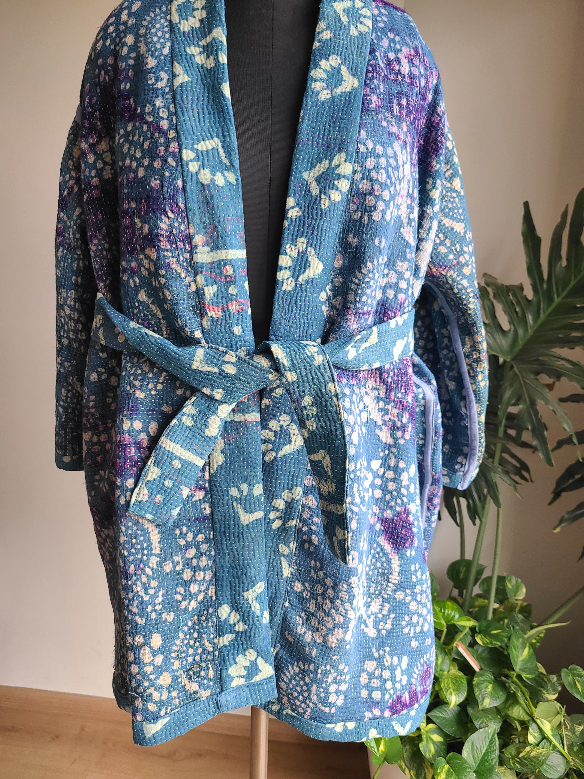 Vintage Reversible Thrift Kantha Jacket: Sustainable Outerwear from Upcycled Recycled Sarees - My Store