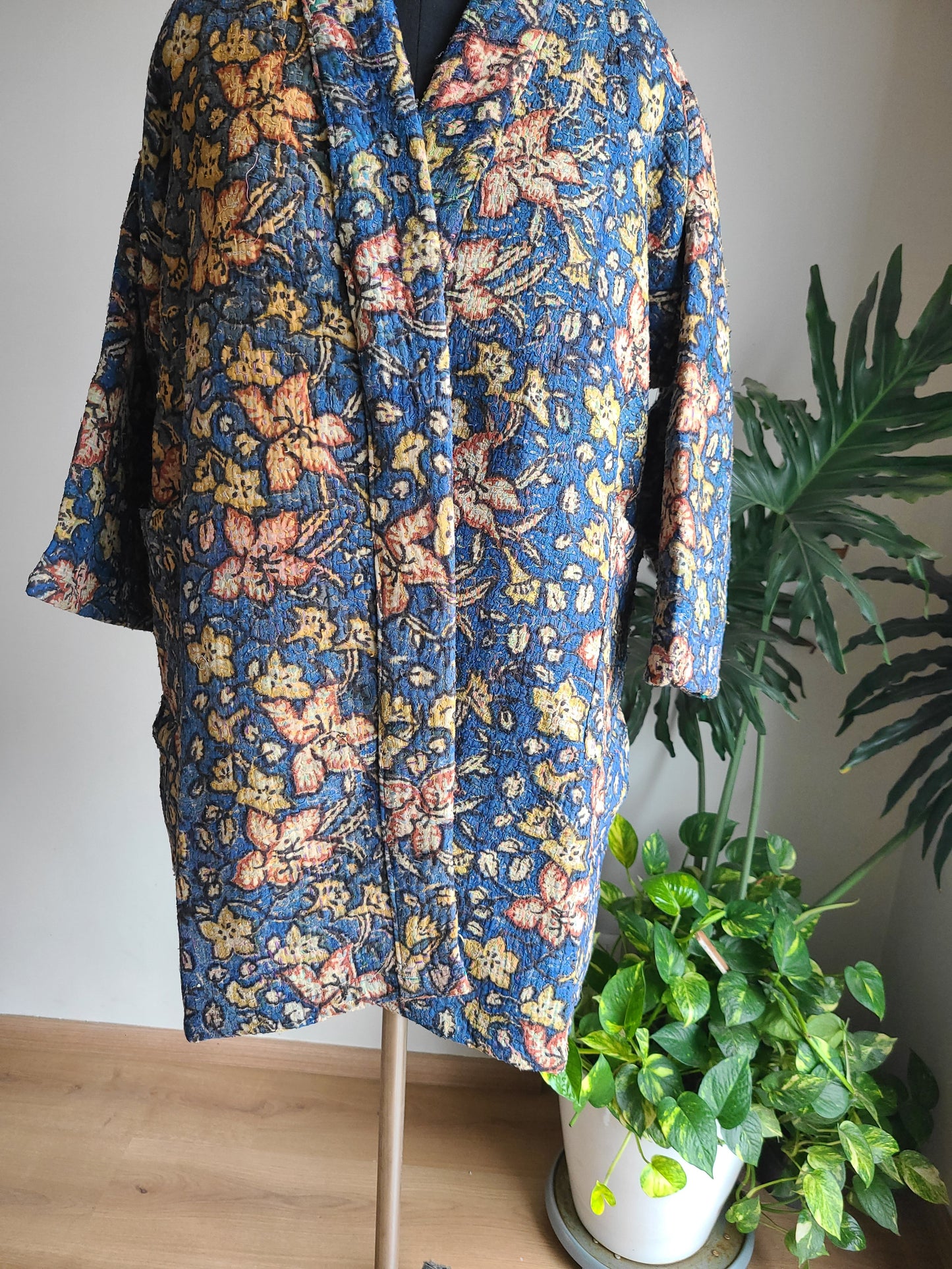 Vintage Reversible Thrift Kantha Jacket: Sustainable Outerwear from Upcycled Recycled Sarees - My Store