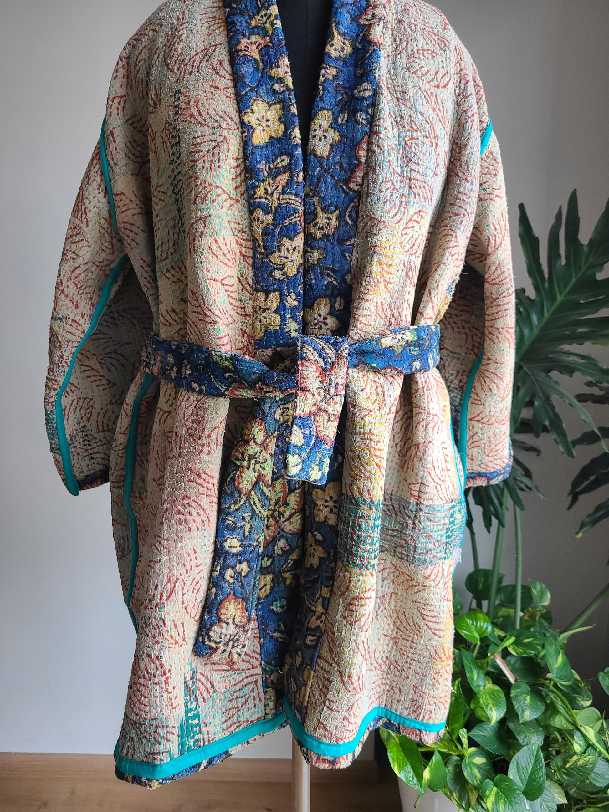 Vintage Reversible Thrift Kantha Jacket: Sustainable Outerwear from Upcycled Recycled Sarees - My Store