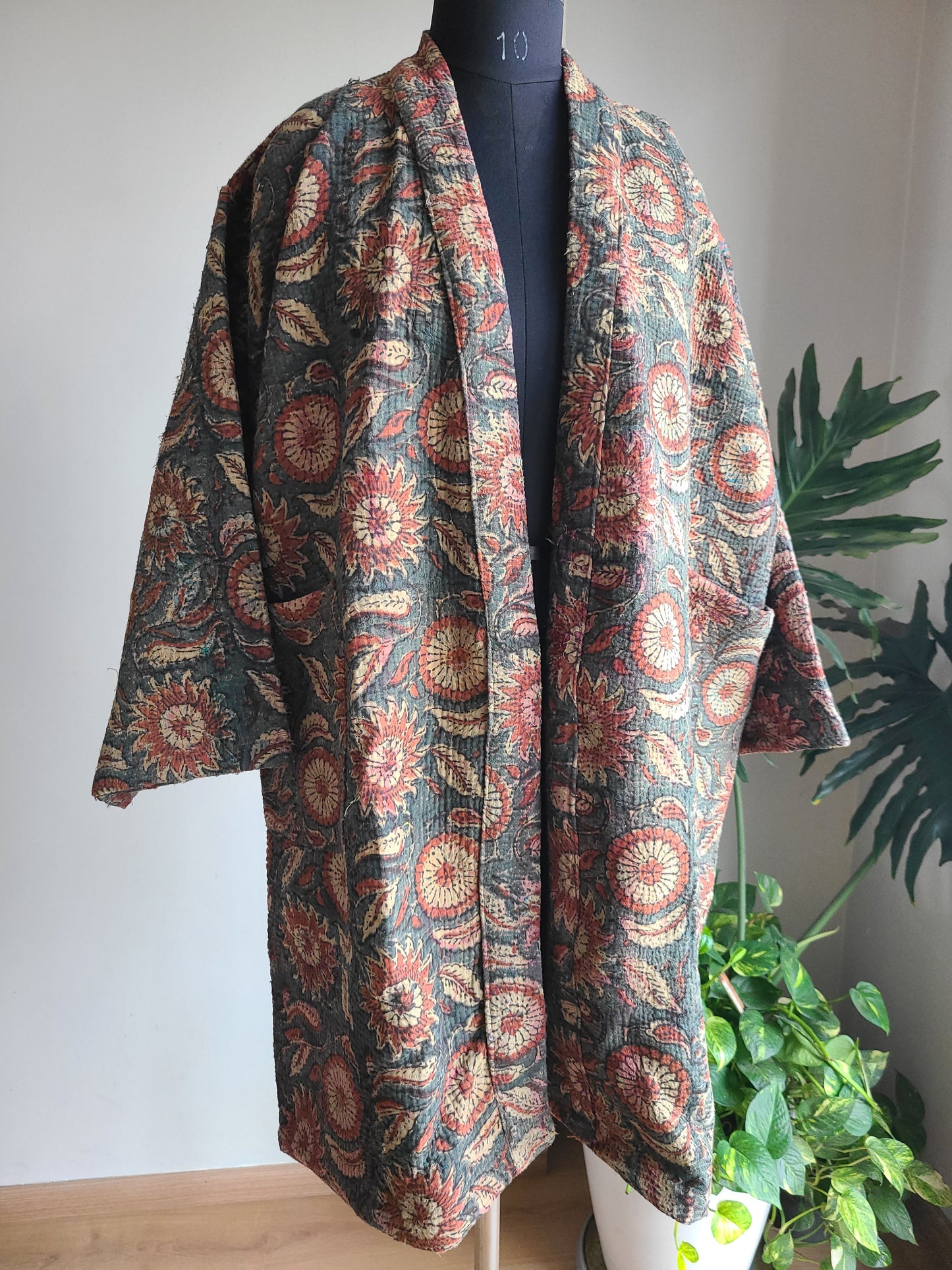 Vintage Reversible Thrift Kantha Jacket: Sustainable Outerwear from Upcycled Recycled Sarees - My Store