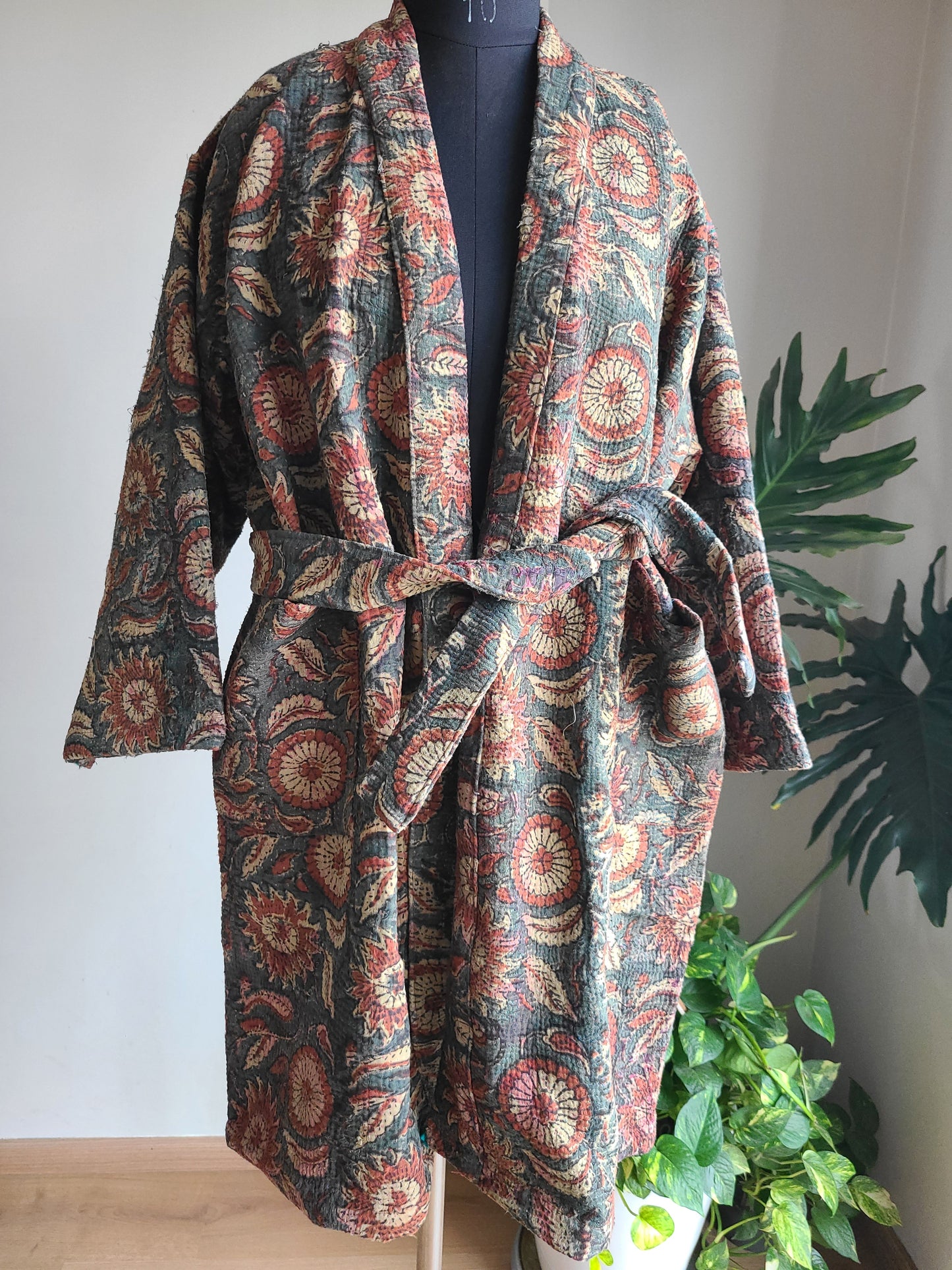 Vintage Reversible Thrift Kantha Jacket: Sustainable Outerwear from Upcycled Recycled Sarees - My Store