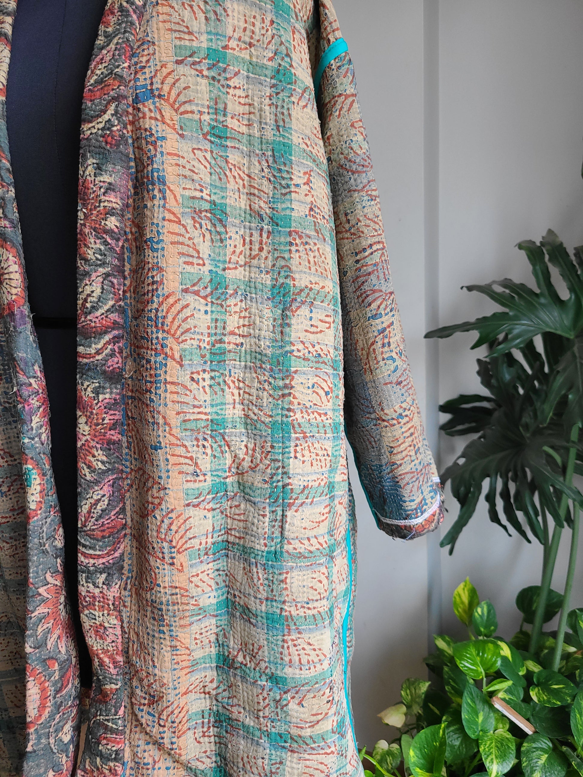 Vintage Reversible Thrift Kantha Jacket: Sustainable Outerwear from Upcycled Recycled Sarees - My Store