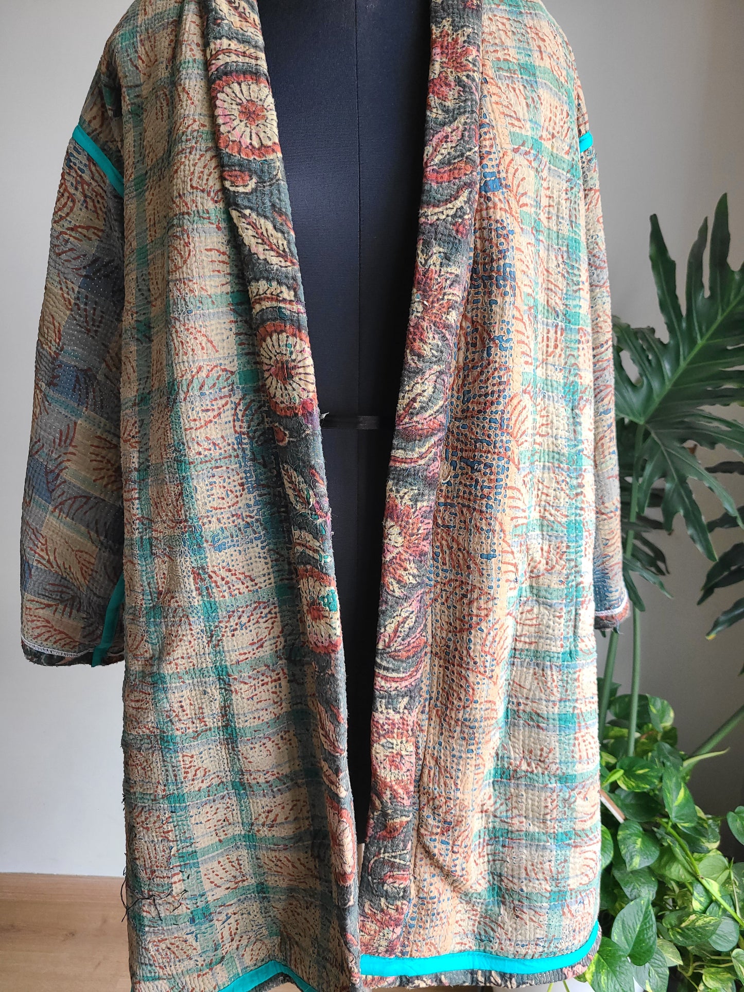 Vintage Reversible Thrift Kantha Jacket: Sustainable Outerwear from Upcycled Recycled Sarees - My Store