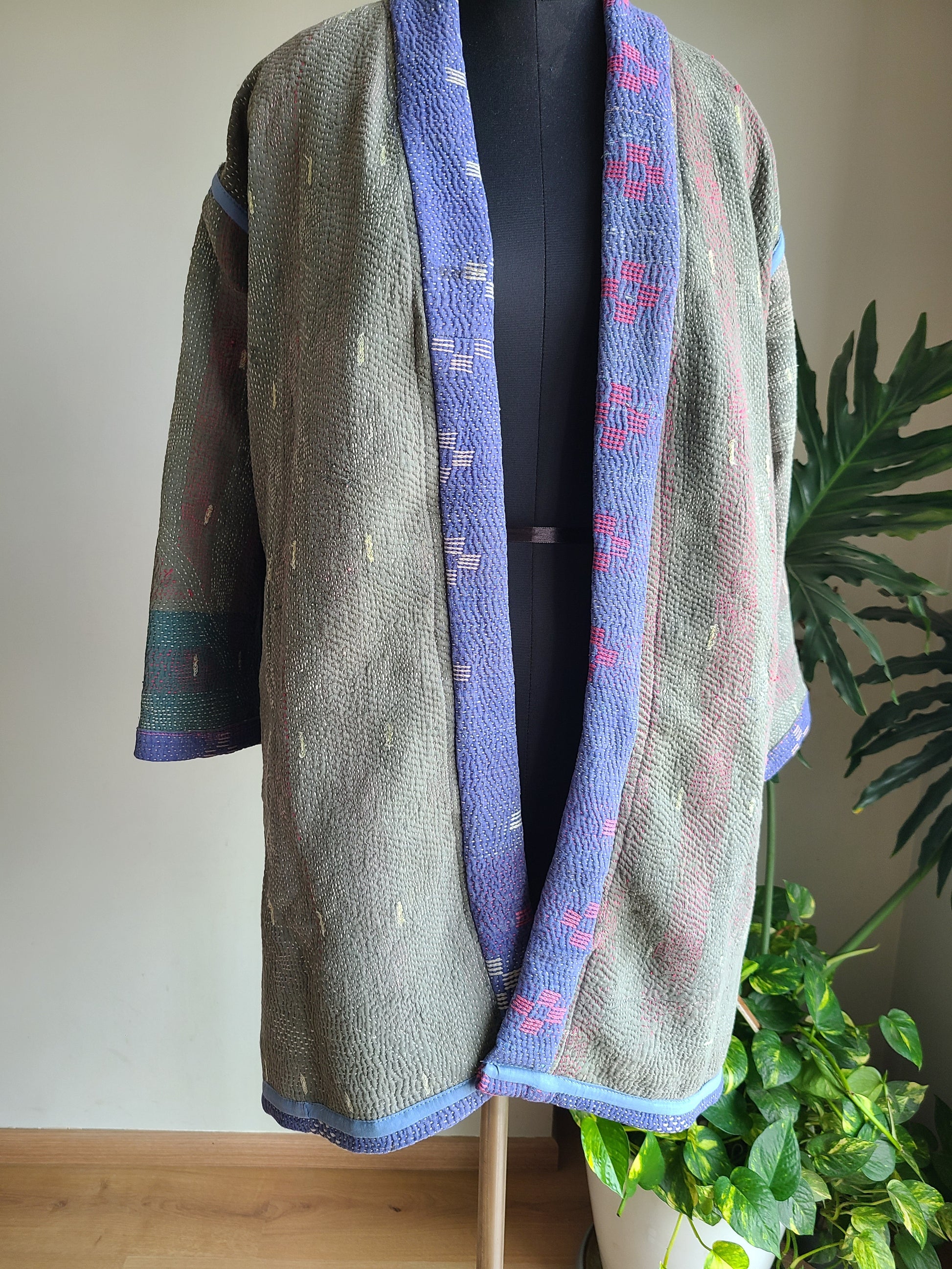 Vintage Reversible Thrift Kantha Jacket: Sustainable Outerwear from Upcycled Recycled Sarees - My Store