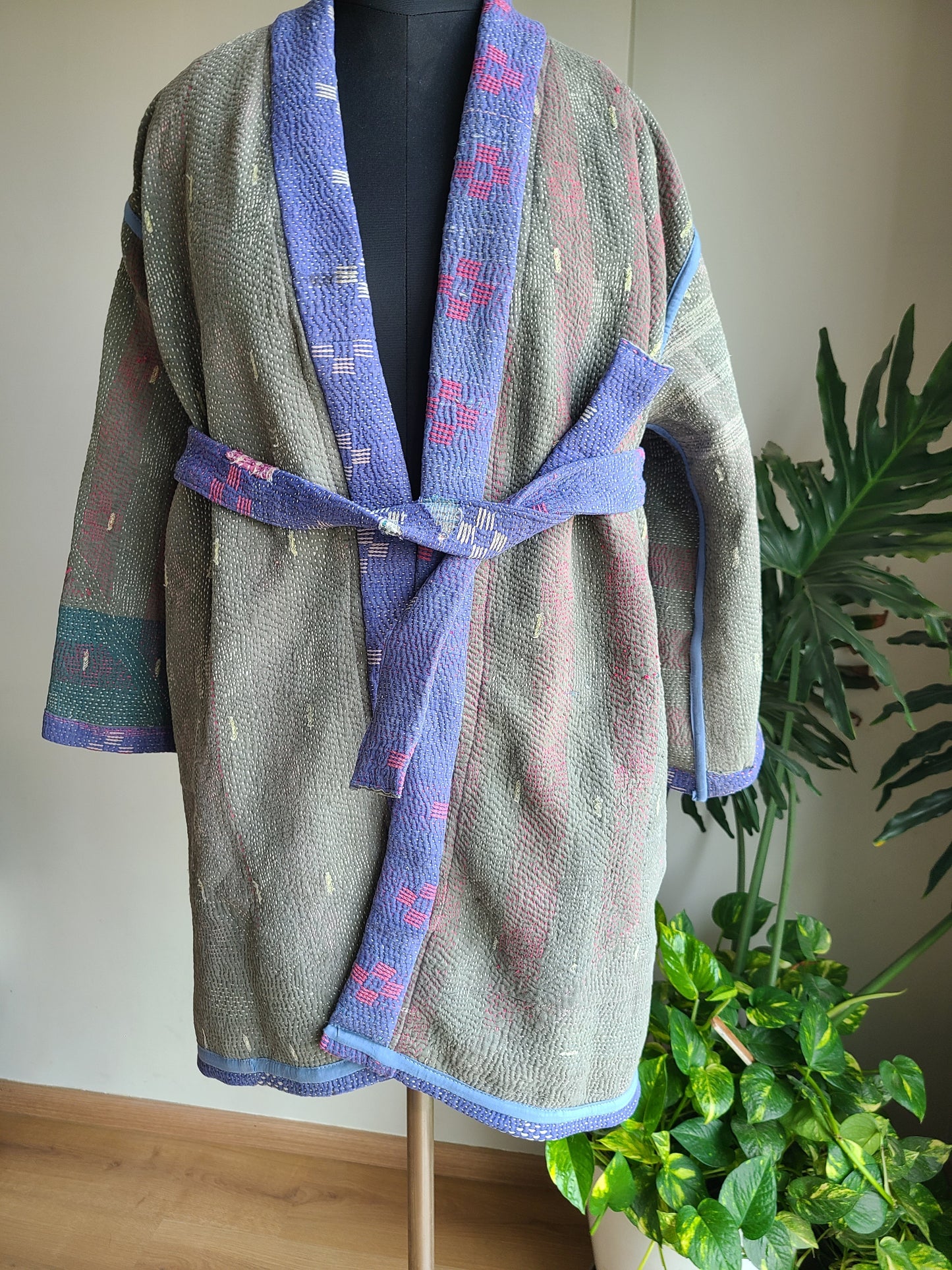 Vintage Reversible Thrift Kantha Jacket: Sustainable Outerwear from Upcycled Recycled Sarees - My Store