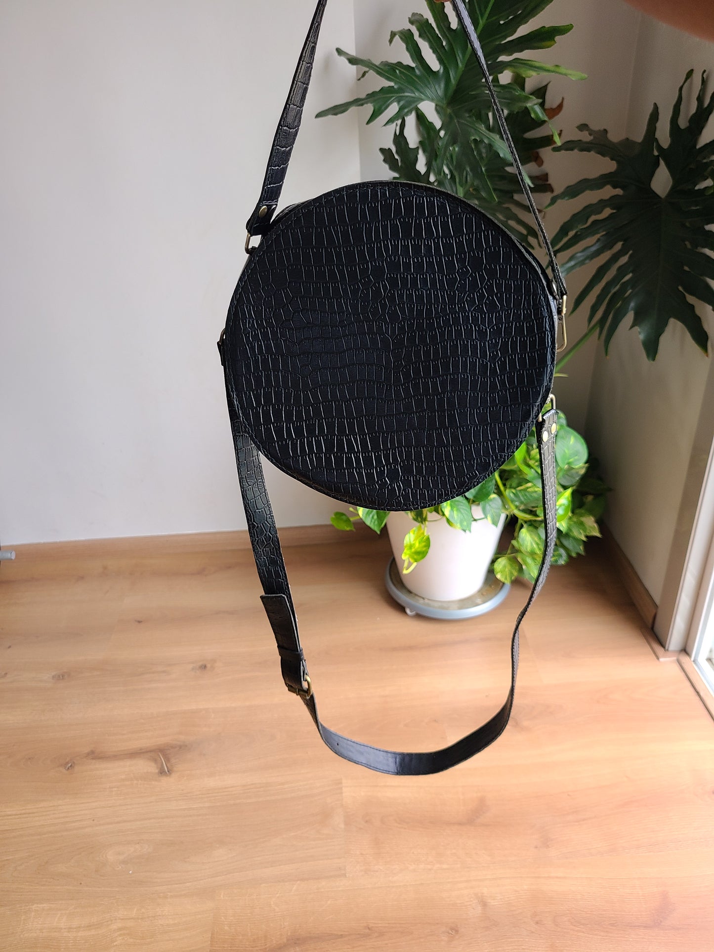 Kutch Leather Sling bag - Rattan style round bag