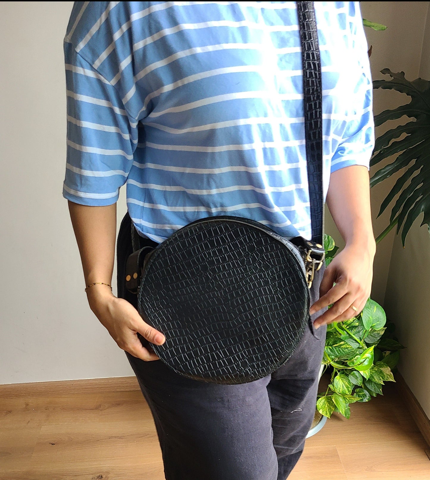 Kutch Handmade Leather Sling bag - Rattan Style round bag style